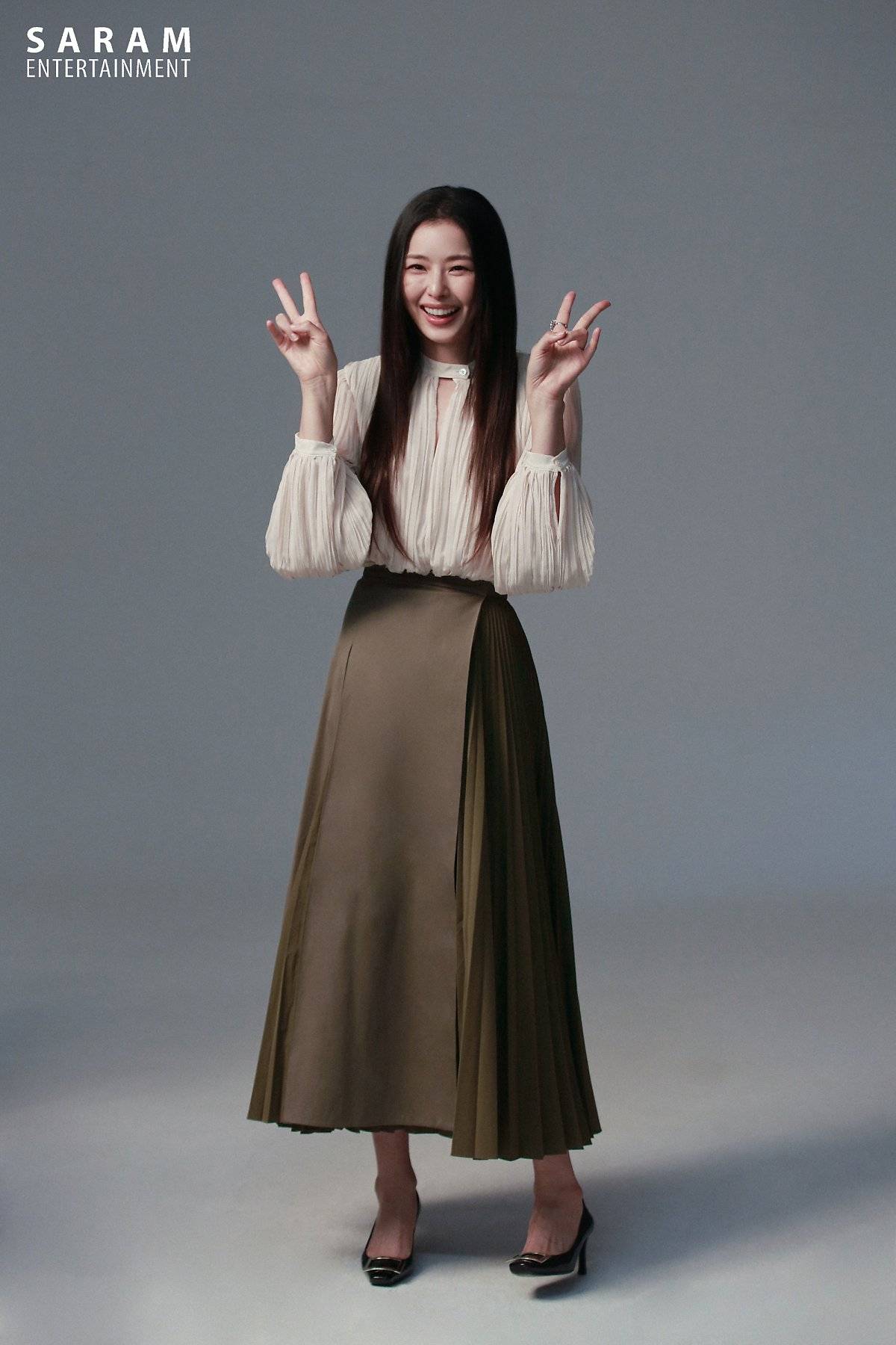 Lee Ha Nee Saram Entertainment Profile photos
